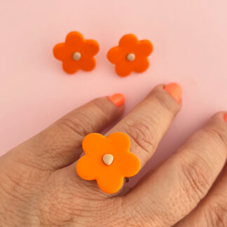 Anillo flor anaranjado arcilla polimérica