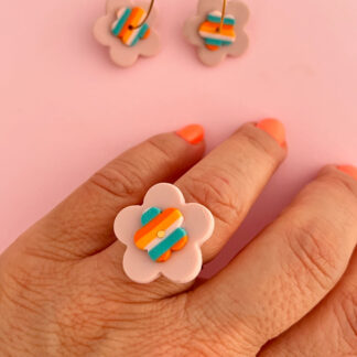 Anillo flor rosa y rayas arcilla polimérica